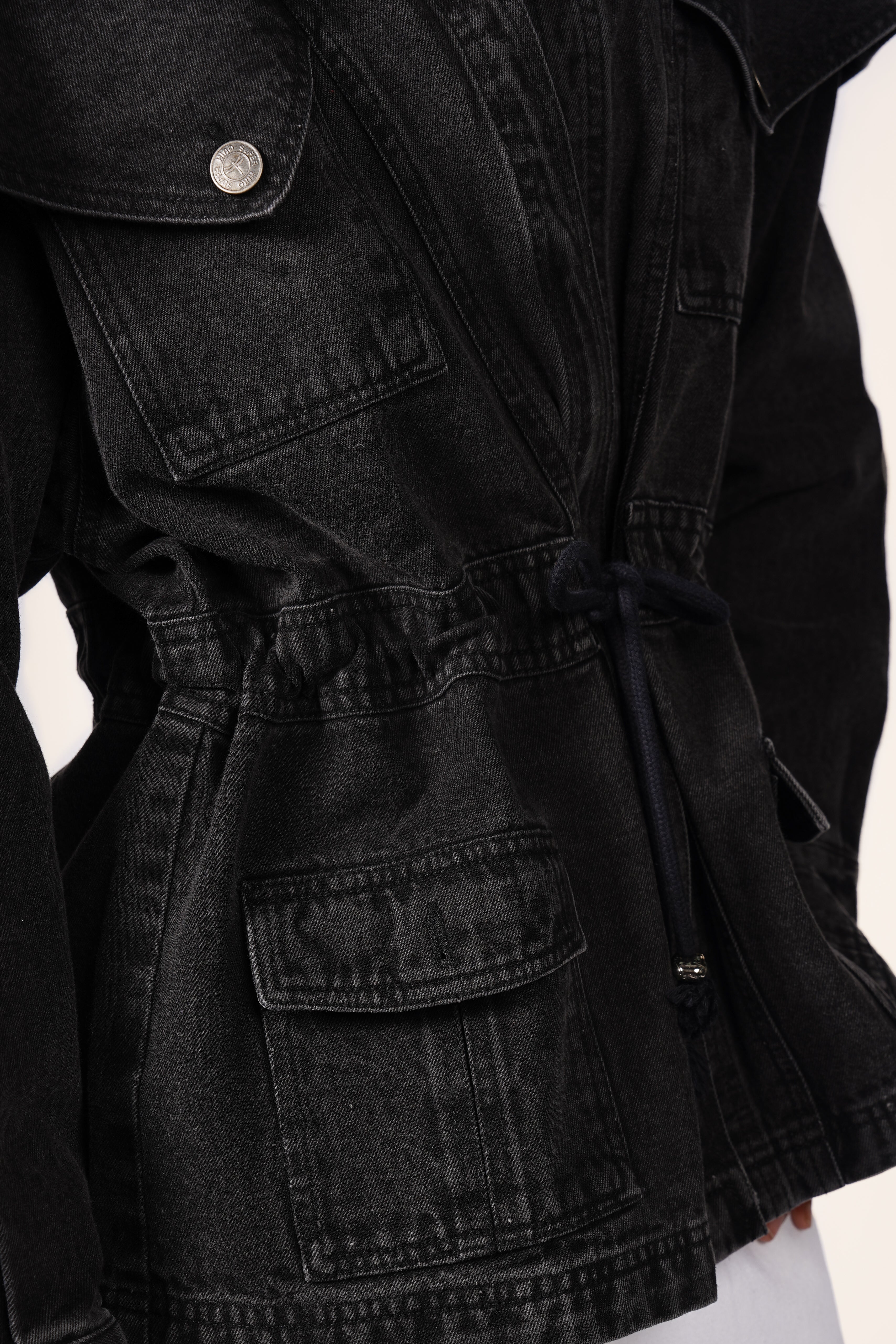 JAFAR JACKET IN BLACK