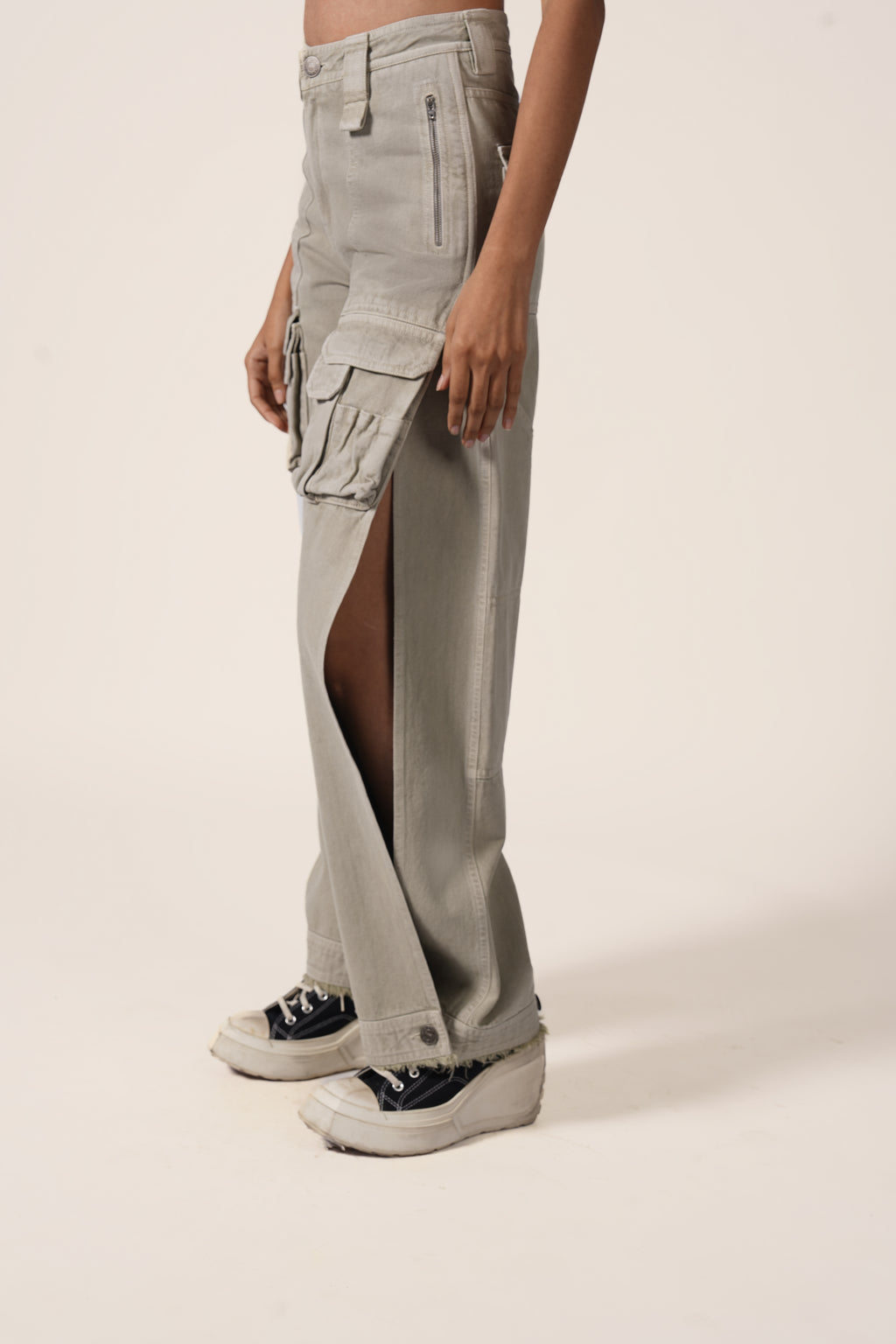 CARPENTER CARGOS IN PISTACHIO