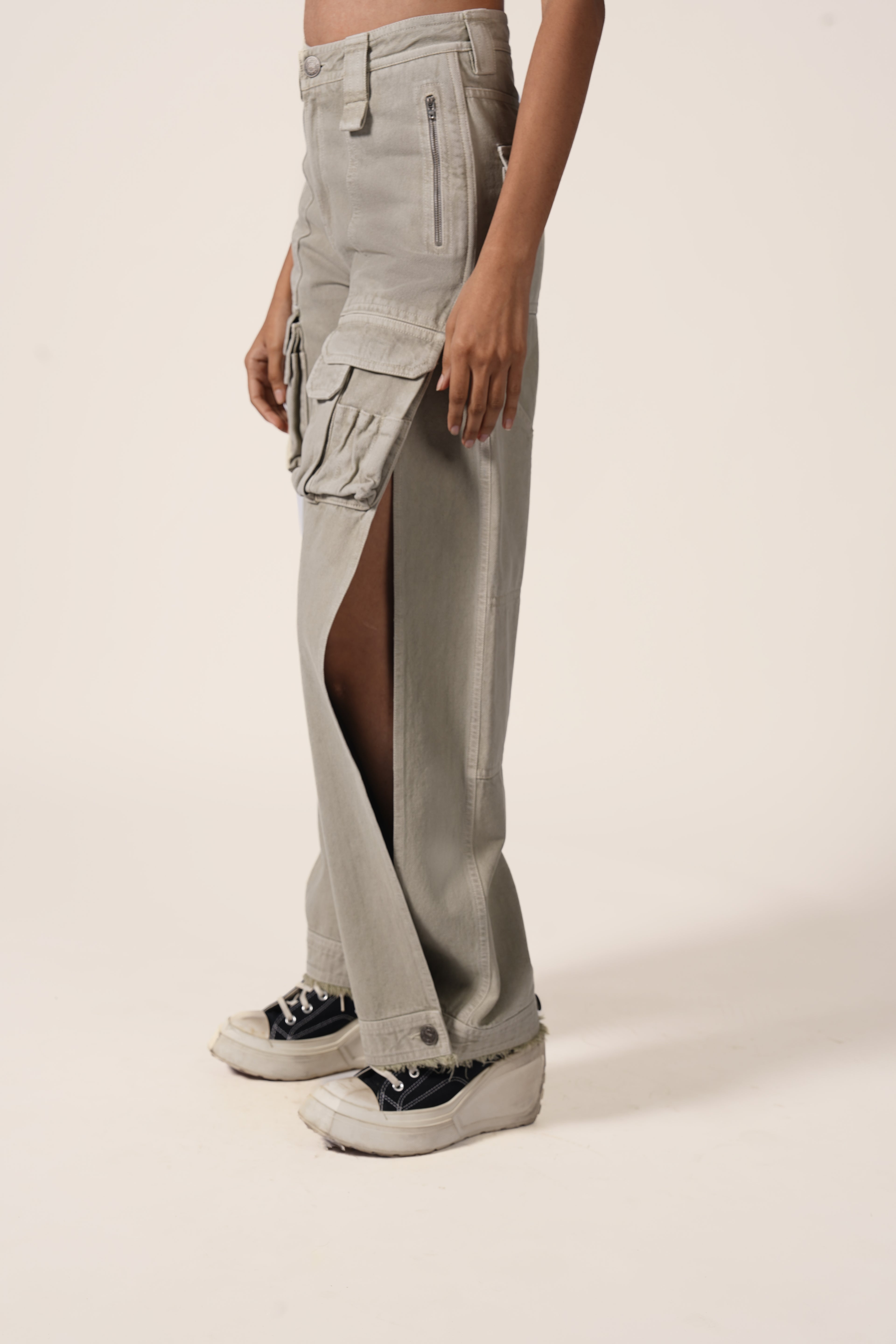 CARPENTER CARGOS IN PISTACHIO