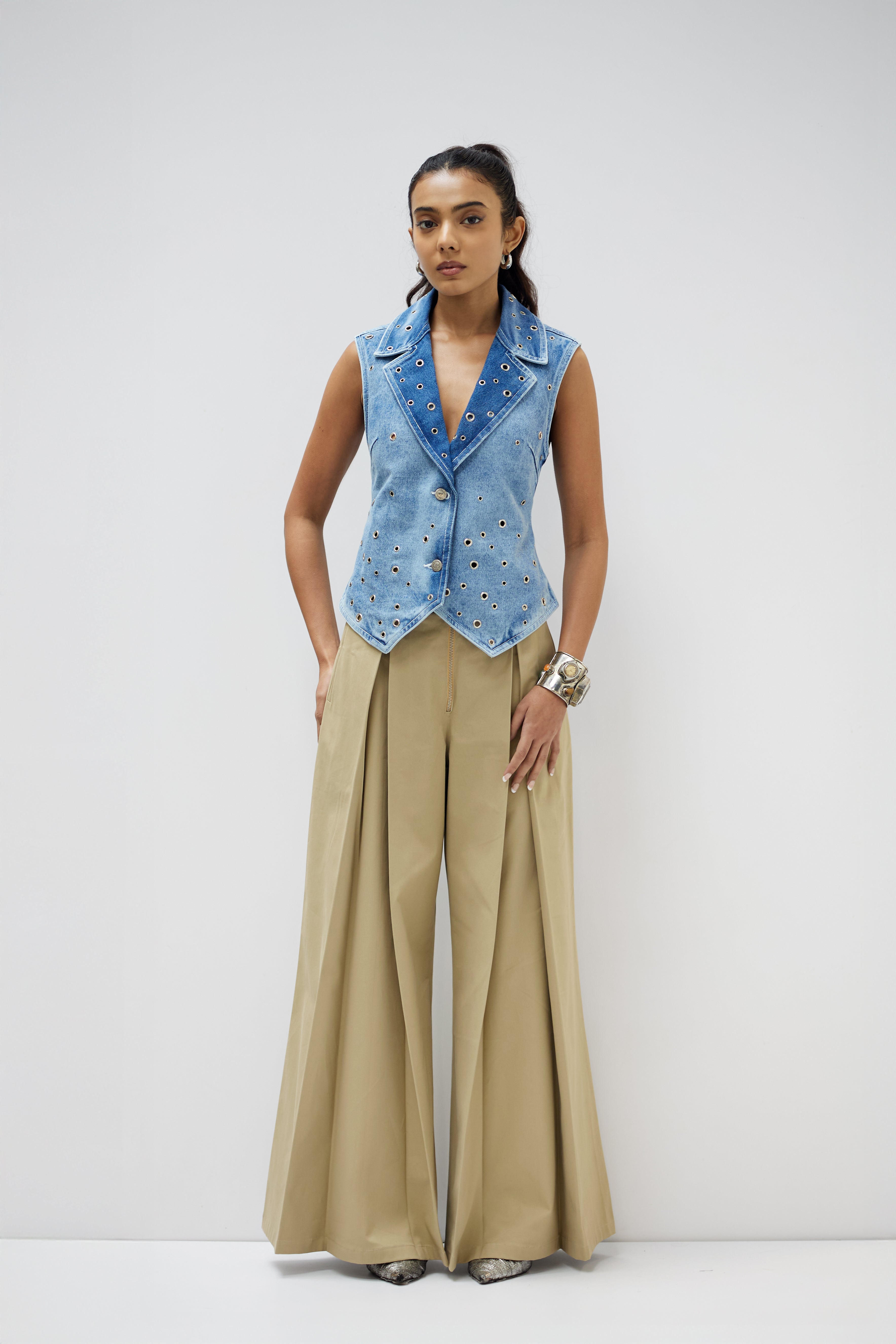 EYELET VEST
