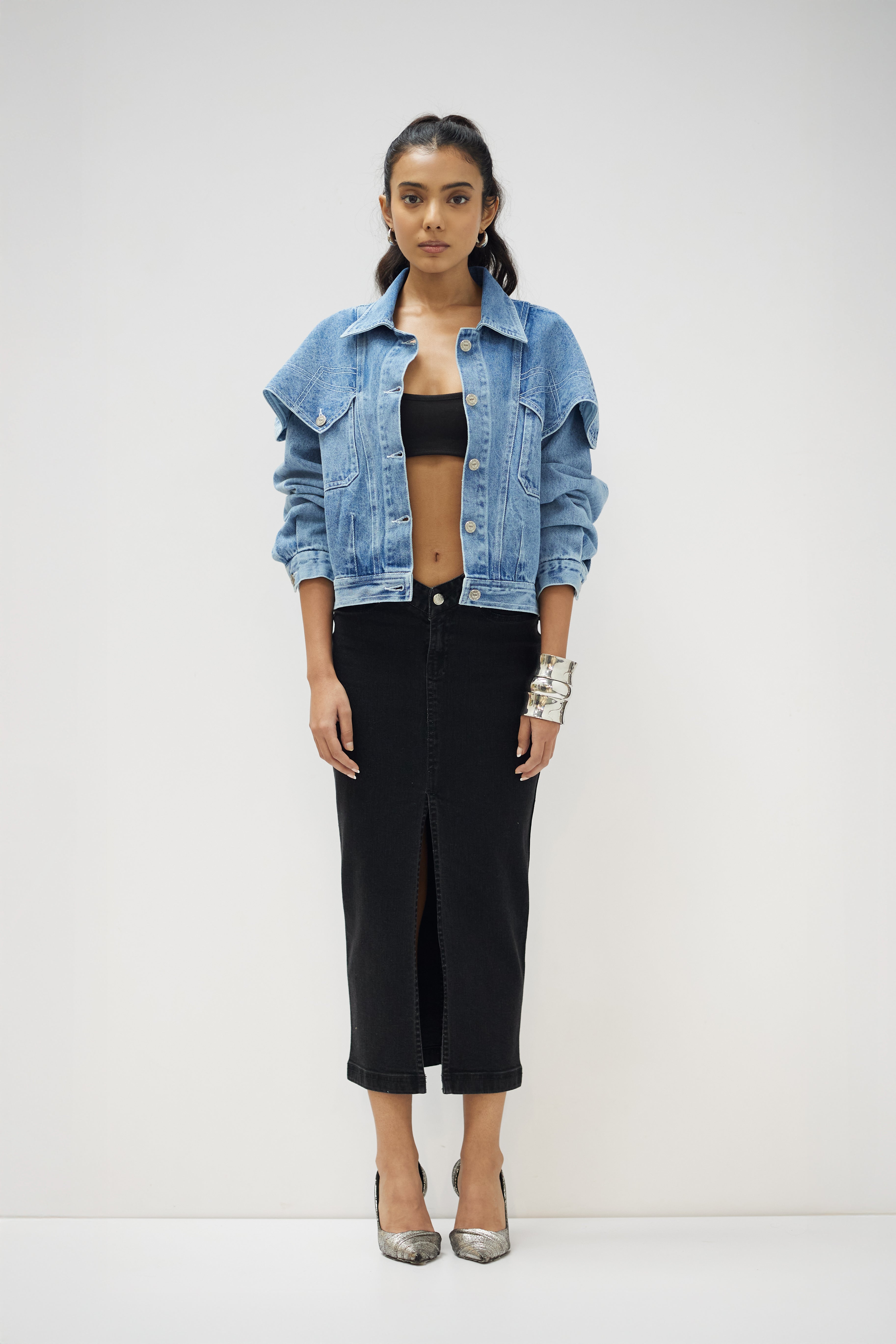 JAFAR CROP JACKET IN BLUE