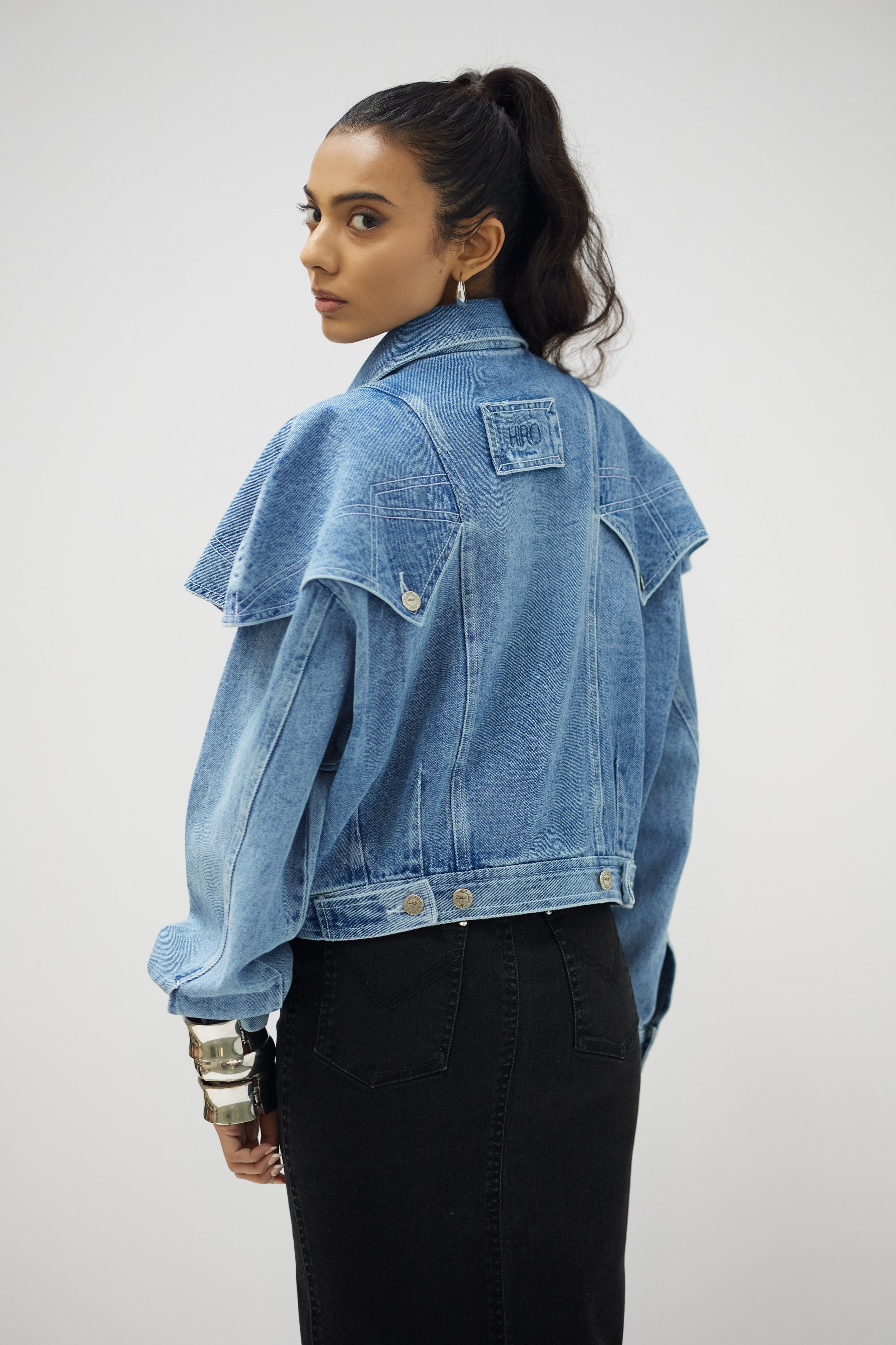 JAFAR CROP JACKET IN BLUE