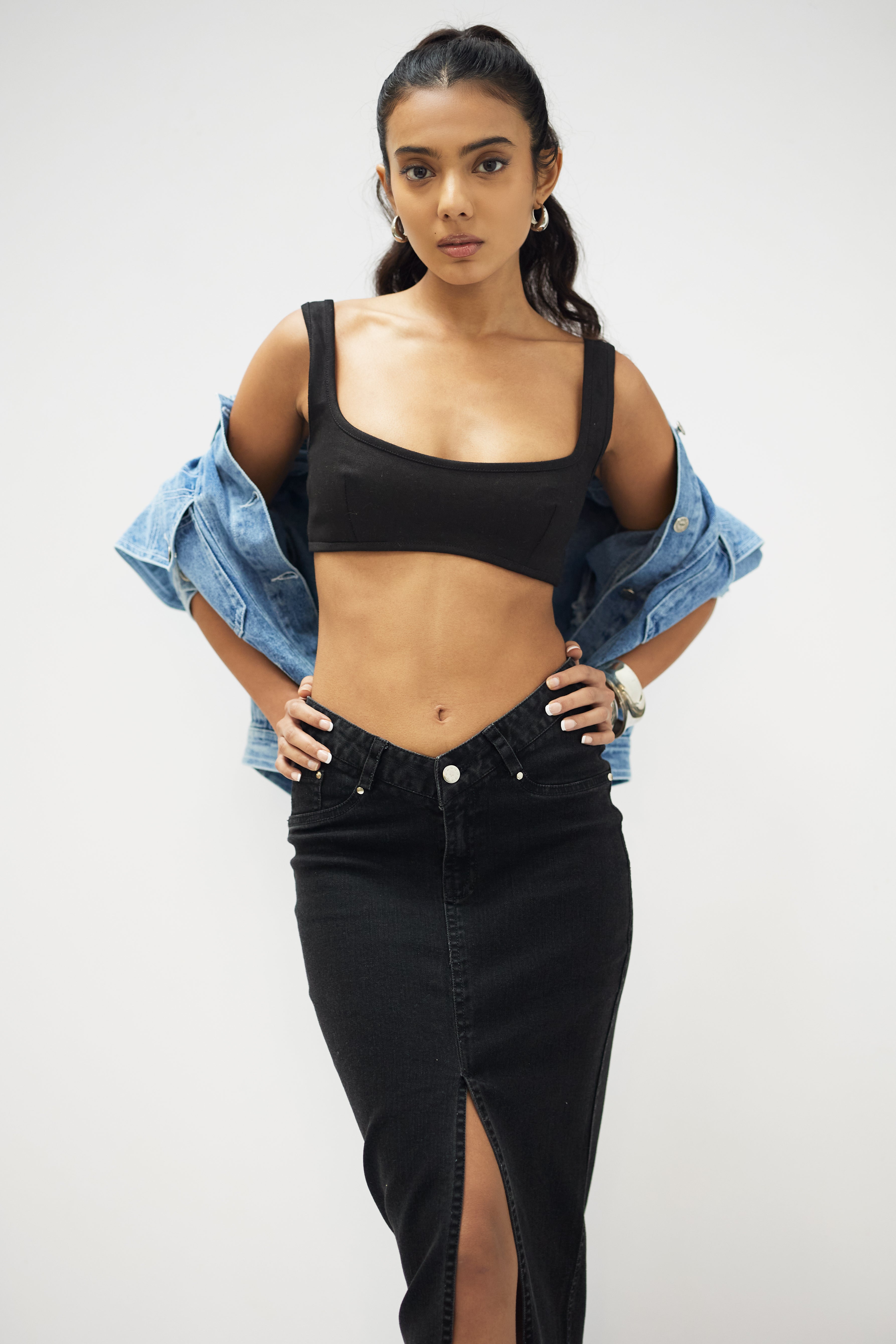 JAFAR CROP JACKET IN BLUE