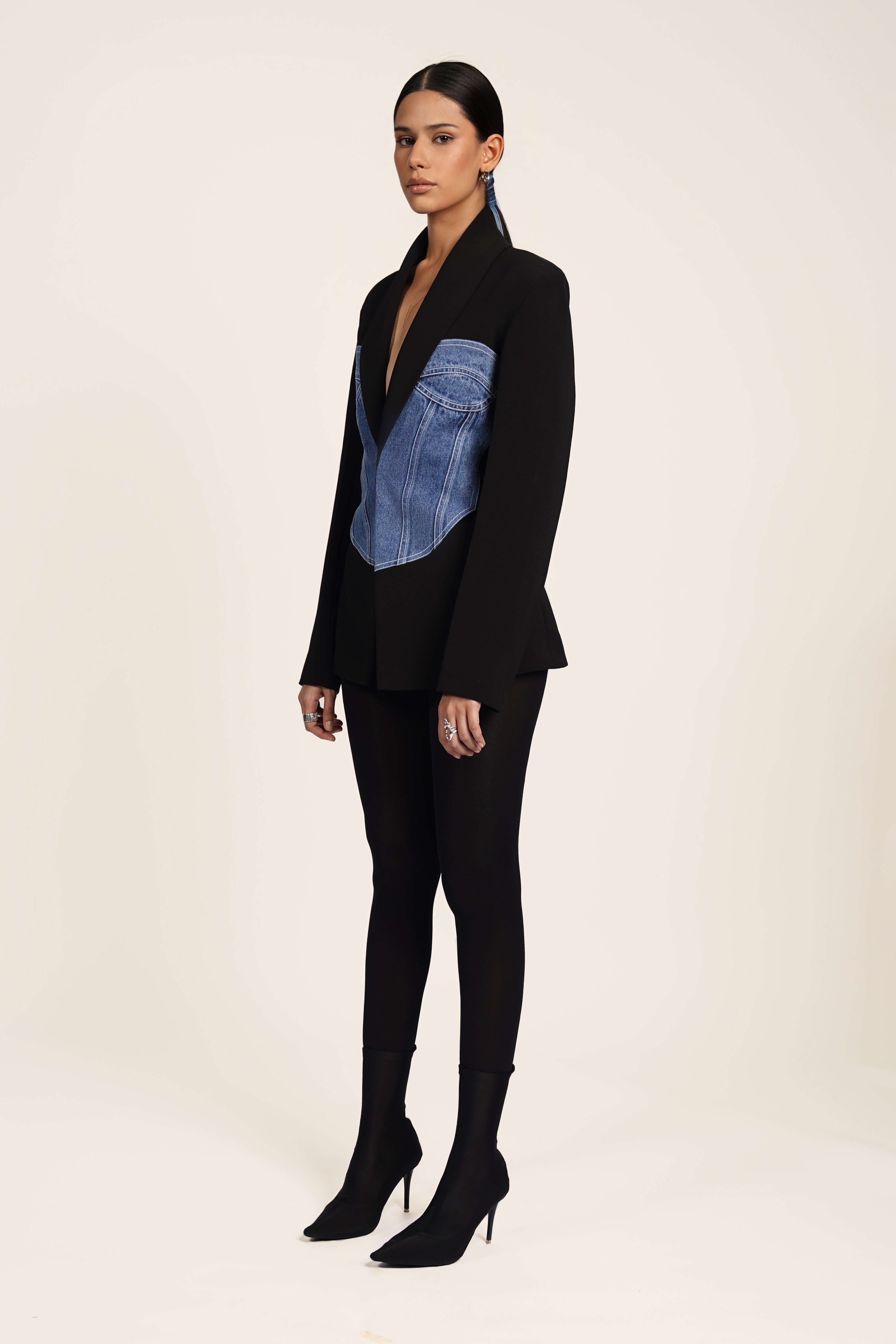CORSET BLAZER IN BLACK