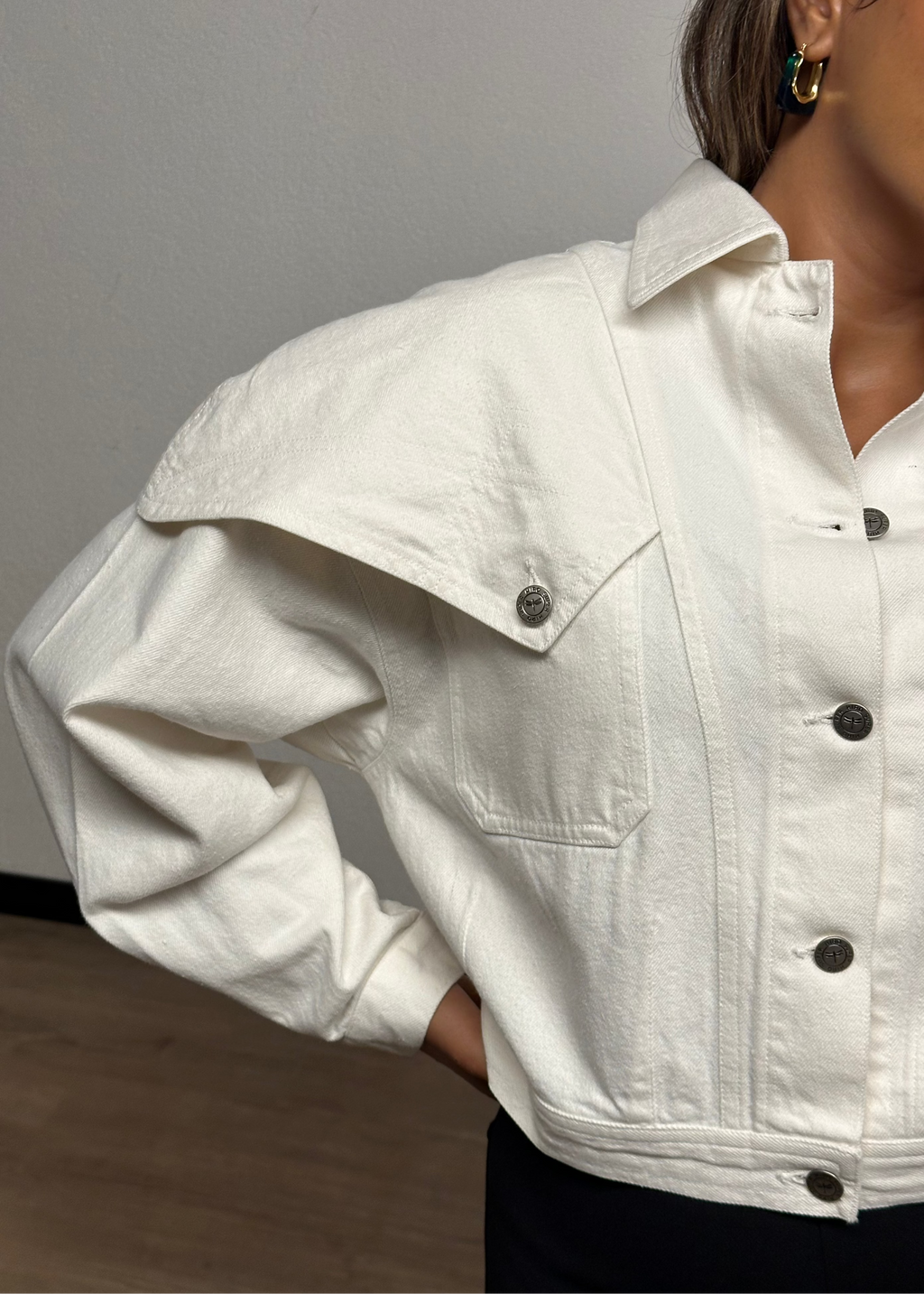 JAFAR CROP JACKET IN WHITE